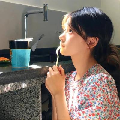 倒挂的爱丽丝